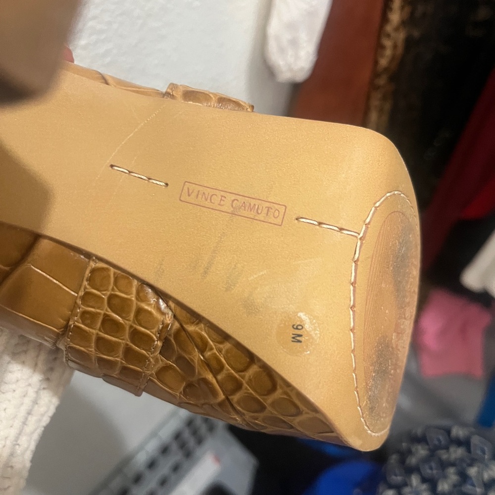Vince Camuto Croc Embossed Platform Loafer Pumps Tan Size 9M - Picture 4 of 4